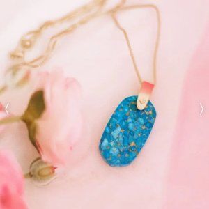 Kendra Scott Inez Necklace in Bronze Veined Turquoise Colored Magnesite in Gold